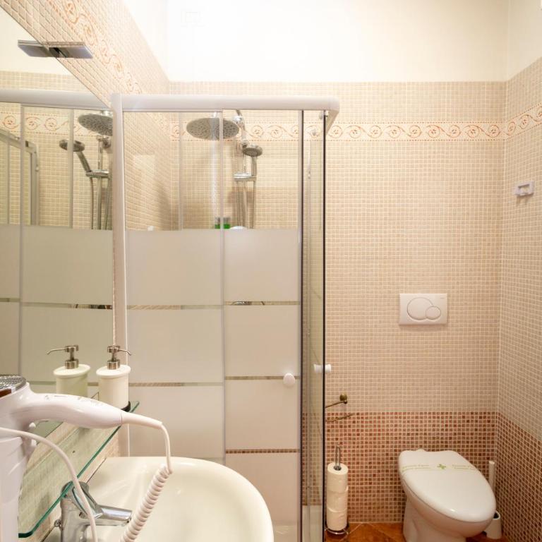 Vitti's Home Verona 3 - Camera Quadrupla con Bagno - 8