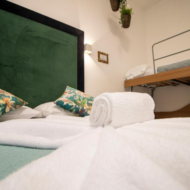 Vitti's Home Verona 3 - Camera Quadrupla con Bagno Privato - 2