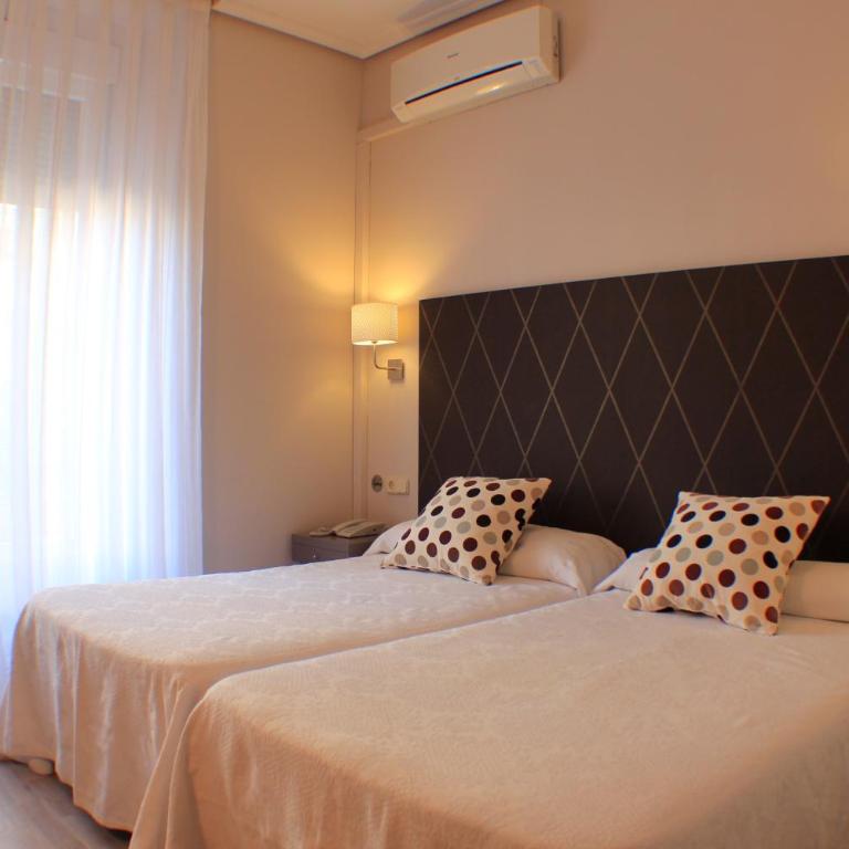 Hostal Oriente - Habitación Doble con vistas a la ciudad - 1 o 2 camas - 3
