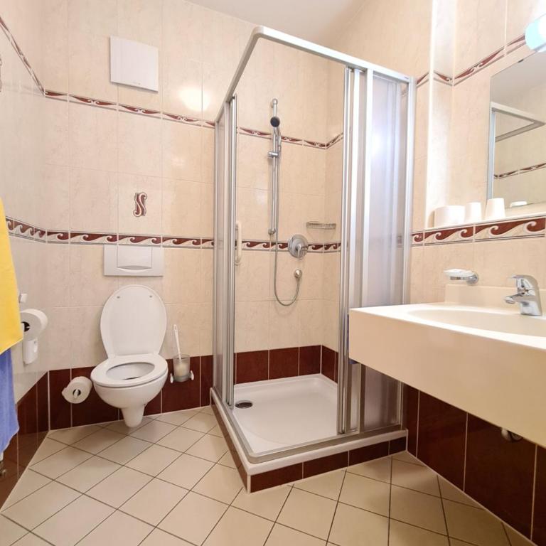 Thermenhotel Tannenhof - Ihr Wohlfühl-Hotel - Comfort Double Room with Shower - 7