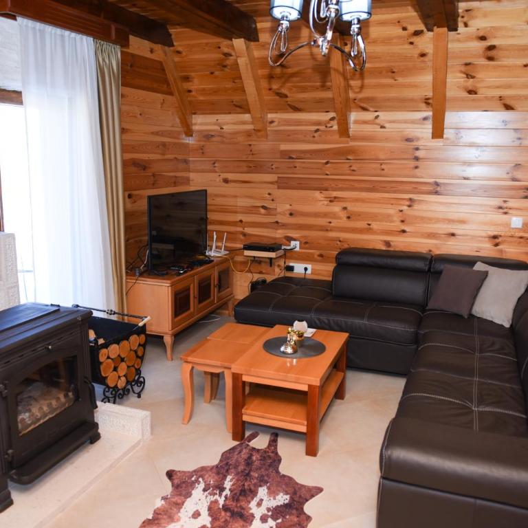 Gora Home 9 - Three-Bedroom Villa - 11