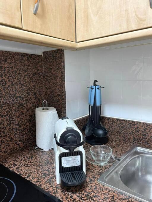 Apartamento céntrico y en primera línea de playa - Three-Bedroom Apartment - 17