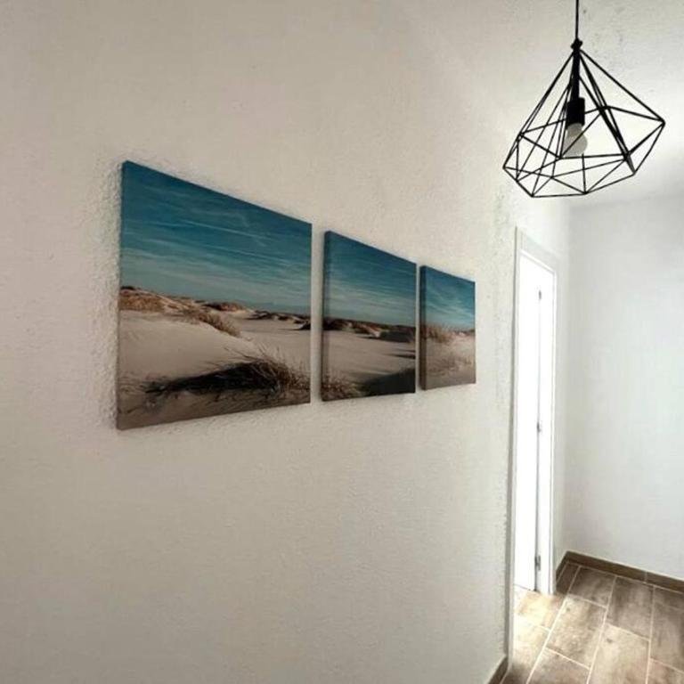 Apartamento céntrico y en primera línea de playa - Three-Bedroom Apartment - 19