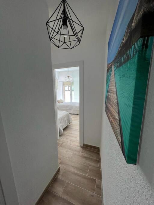 Apartamento céntrico y en primera línea de playa - Three-Bedroom Apartment - 20