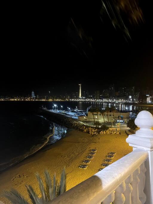 Apartamento céntrico y en primera línea de playa - Three-Bedroom Apartment - 36