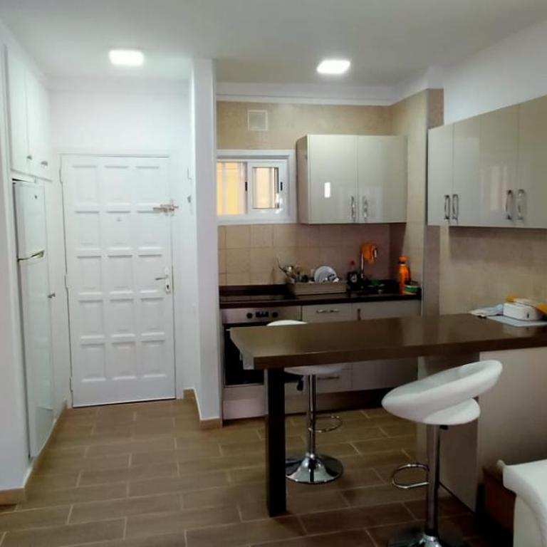 Luminoso y bonito apartamento con piscina en frente del mar - Apartamento de 1 dormitorio - 3