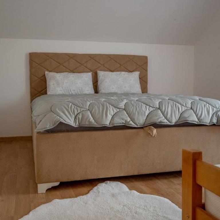 Gazdinstvo Popovic,Kucka Korita-Podgorica - Three-Bedroom Apartment with Mountain View - 12