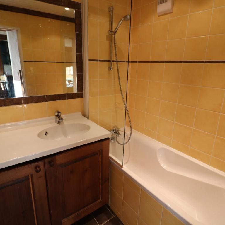 Appartement fonctionnel Proches des pistes et des commerces Balcon - FR-1-502-390 - Apartment - 10
