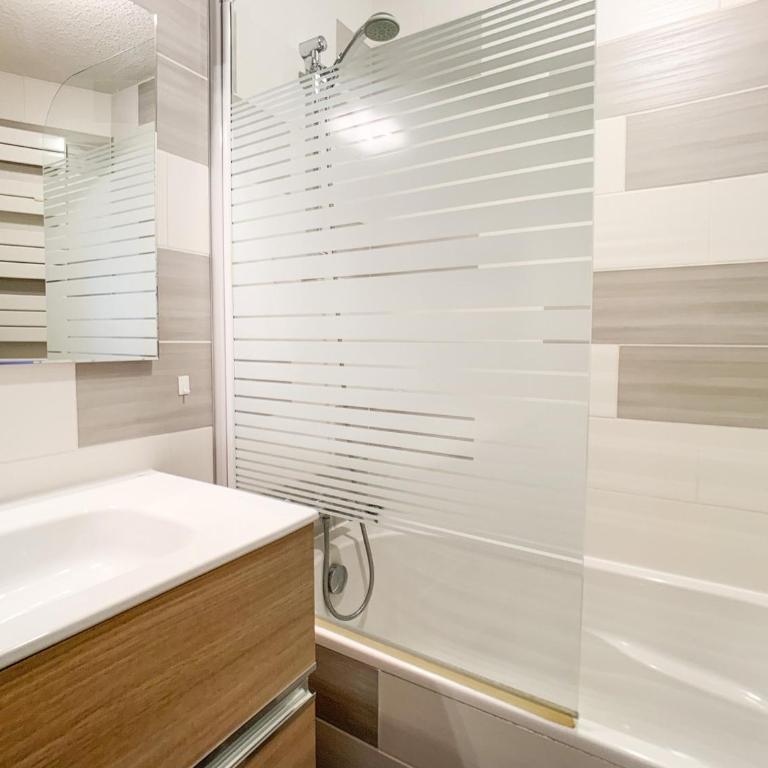 Appartement lumineux Départ et retour skis aux pieds Balcon - FR-1-502-401 - Apartment - 4