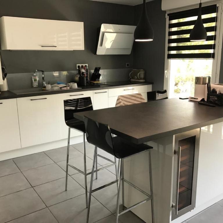 A Room - Une chambre dans un appartement meublé et équipé - Clinique de la Sauvegarde - location courte durée - Apartamento de 1 dormitorio - 2