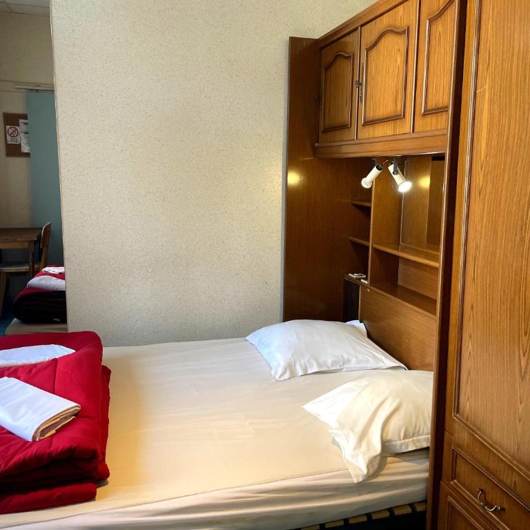Hébergement Artense - Chambre Double avec Salle de Bains Privative - 11