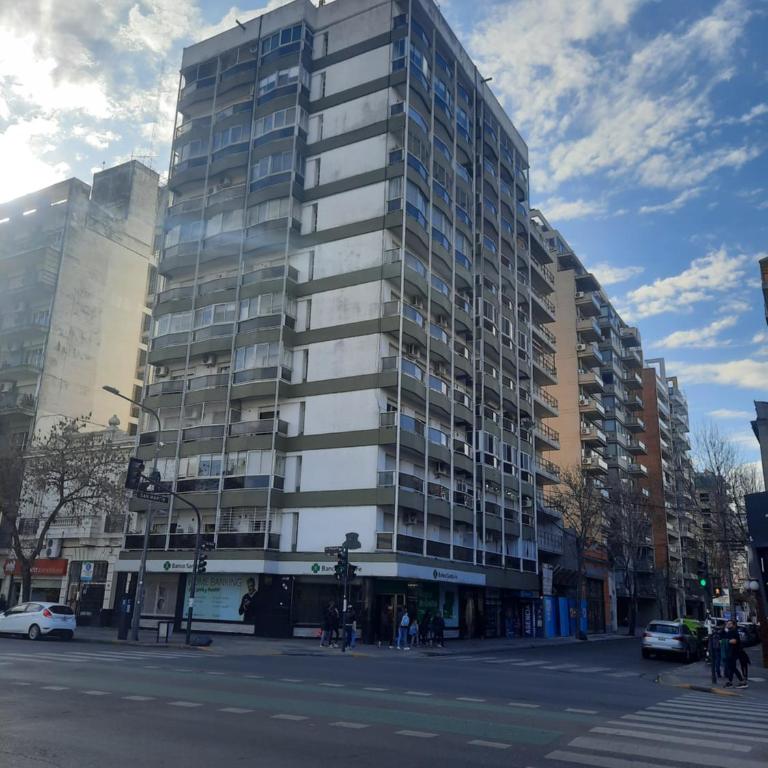 Departamento Categoría Av Pellegrini y San Martín, 2 dormitorios. - Apartamento de 2 dormitorios - 21