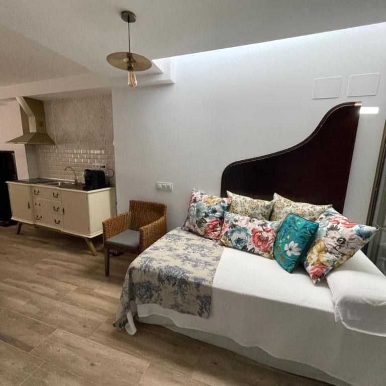 ATENEO CUENCA Suites con cocina en el casco histórico - Estudio Familiar - 9