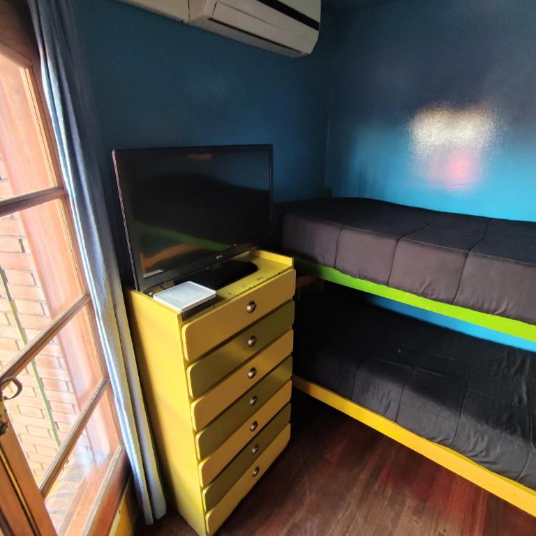 Hostel Ruca Potu - Habitación Cuádruple con baño privado externo - 5