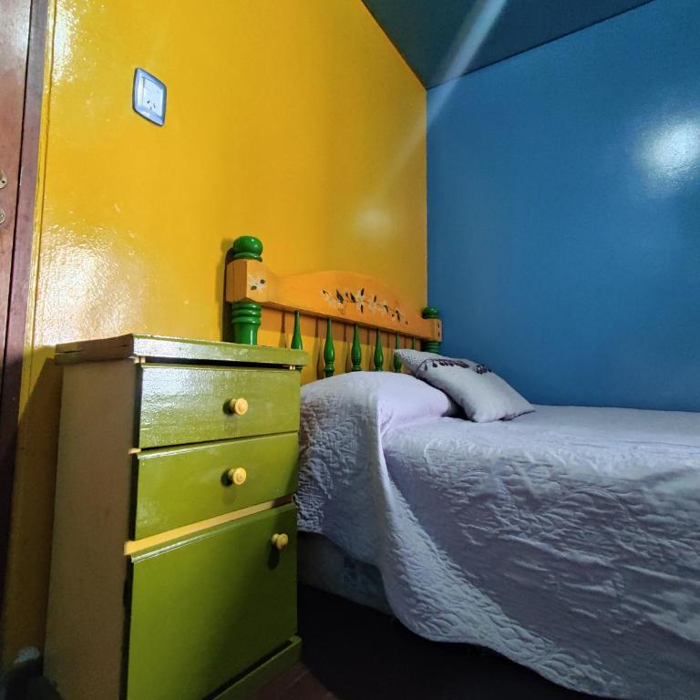 Hostel Ruca Potu - Habitación Cuádruple con baño privado externo - 11