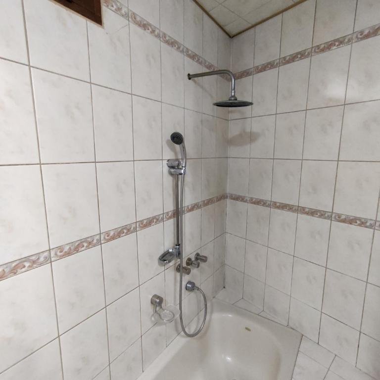 Hostel Ruca Potu - Habitación Triple con baño privado - 4