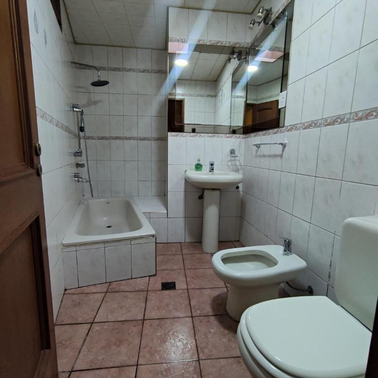 Hostel Ruca Potu - Habitación Triple con baño privado - 5