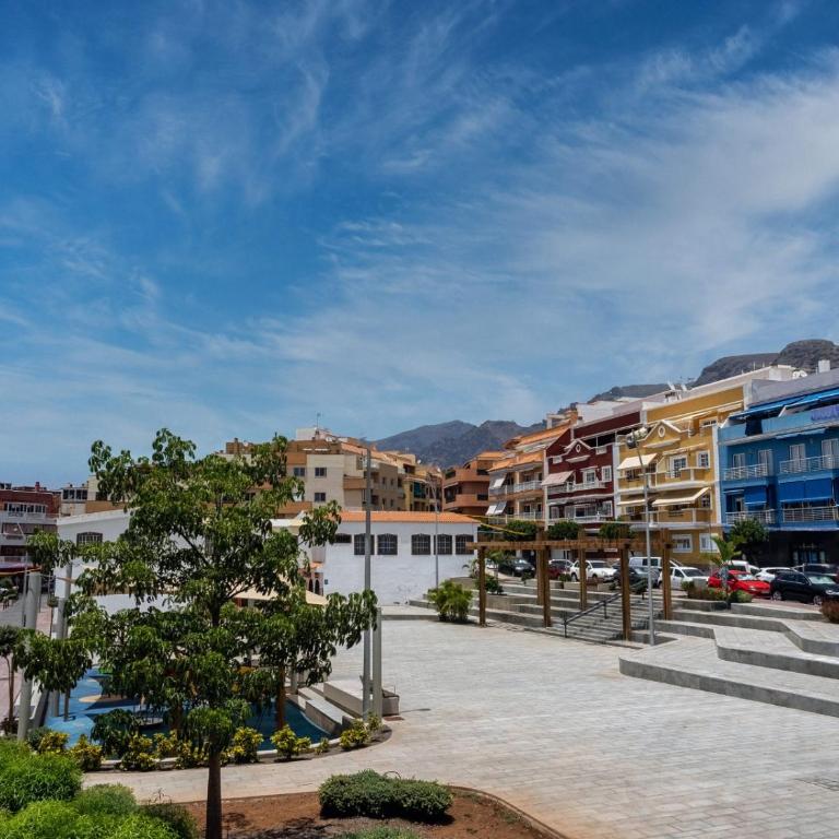 Spacious 3 bedroom apartment in Puerto de Santiago. Walk to the beach. Fast WiFi, Netflix, workstation. - Apartamento de 3 dormitorios - 7