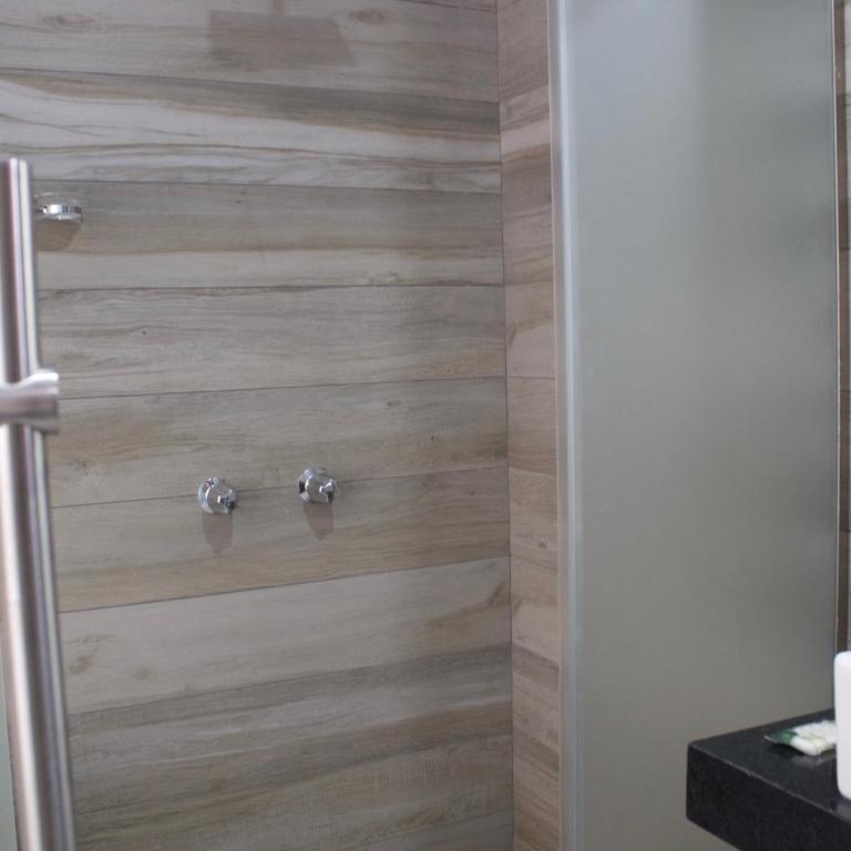 Hotel Grand One Plaza - Habitación Deluxe - 4