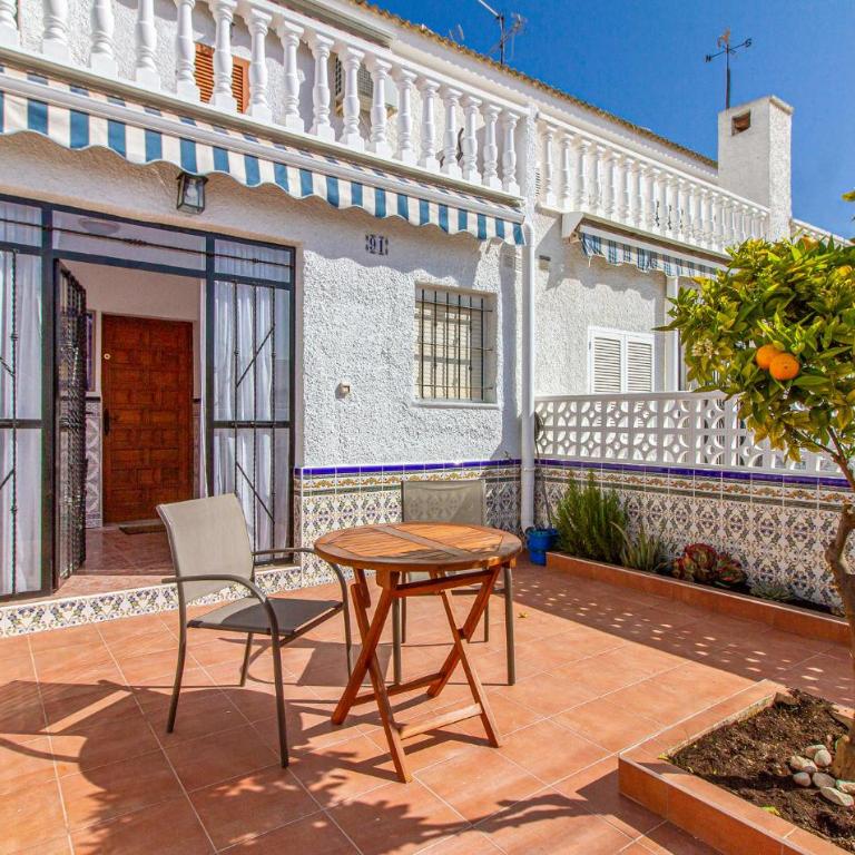 Beautiful Home In Torrevieja - Casa de vacaciones de 2 dormitorios - 8