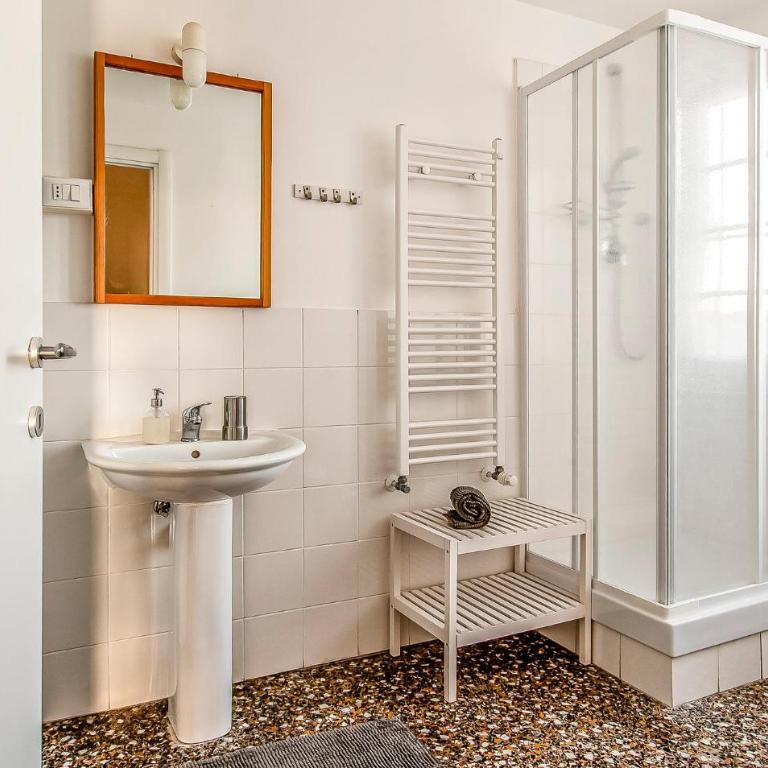 Beautiful Apartment In Genova With Wifi - Appartamento con 4 Camere da Letto - 19