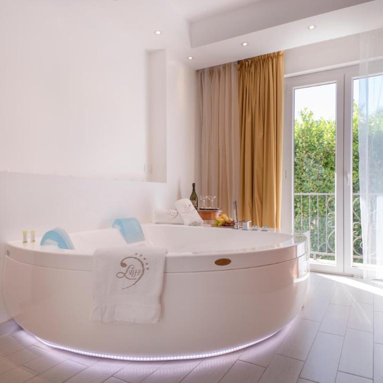 Ludwig Boutique Hotel & Spa - Junior Suite con Balcone e Vasca Idromassaggio - 19