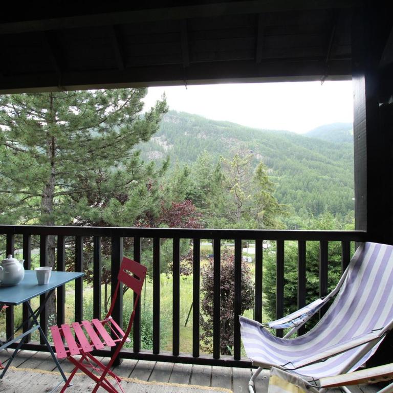 Triplex 6 Pers avec Balcon, Secteur Calme à Saint-Chaffrey, Proche Navette Skieur - Appartement 2 Chambres - 4