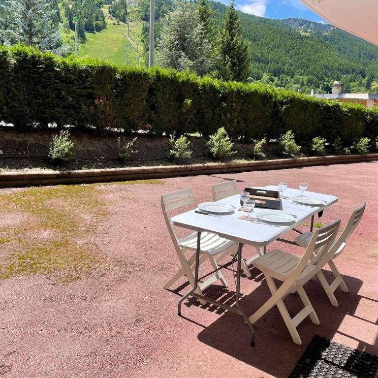 Charmant T2 avec coin montagne, proche pistes et commerces, 6 couchages, terrasse, Serre Chevalier - Appartement 1 Chambre - 2