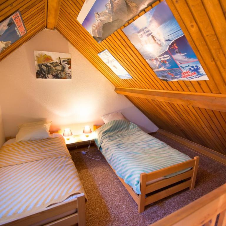 Triplex 6 Pers avec Balcon, Secteur Calme à Saint-Chaffrey, Proche Navette Skieur - Appartement 2 Chambres - 7