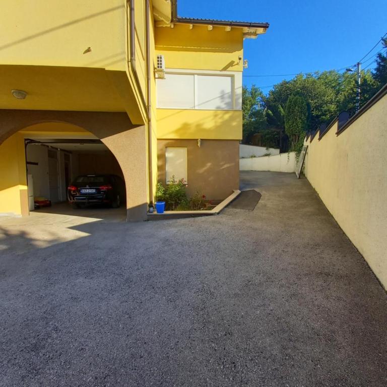 Villa Ajka - Vila sa Sopstvenim Bazenom - 35