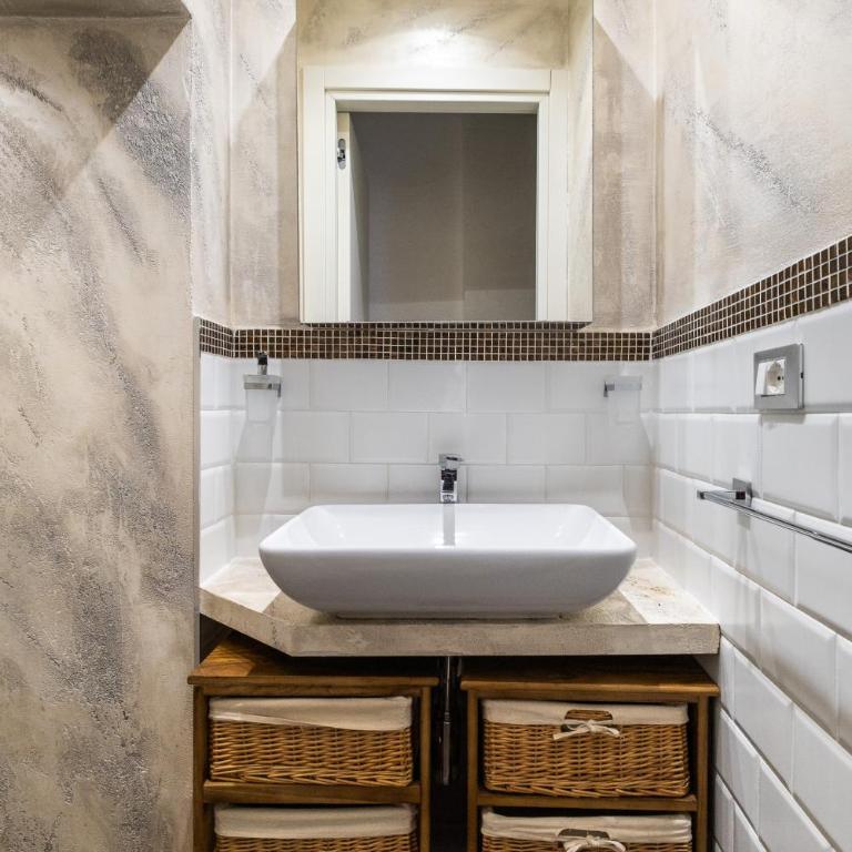 XVI Charm Apartment by Wonderful Italy - Apartment - 16