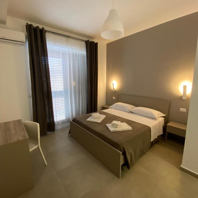 AEROPORTO KATANÈ ROOMS - Deluxe King Room - 1
