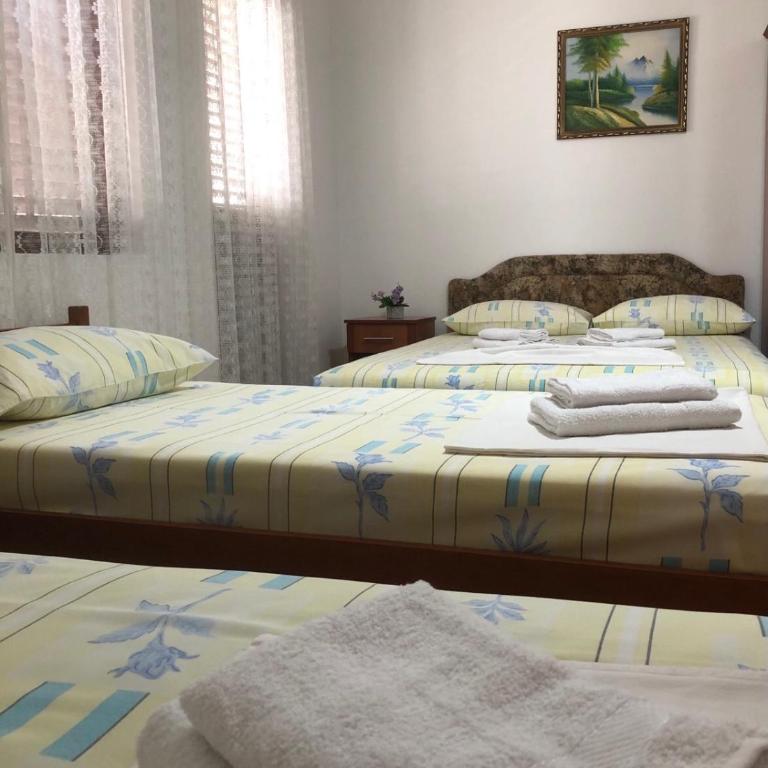Castello Apartments - Family Room - 3