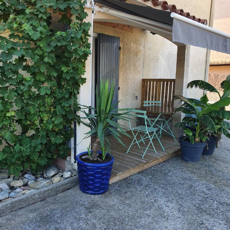 T2 jusqu'à 4 personnes en rez-de-jardin de maison, avec piscine, draps et serviettes de toilette fournis - Appartement 1 Chambre - 1