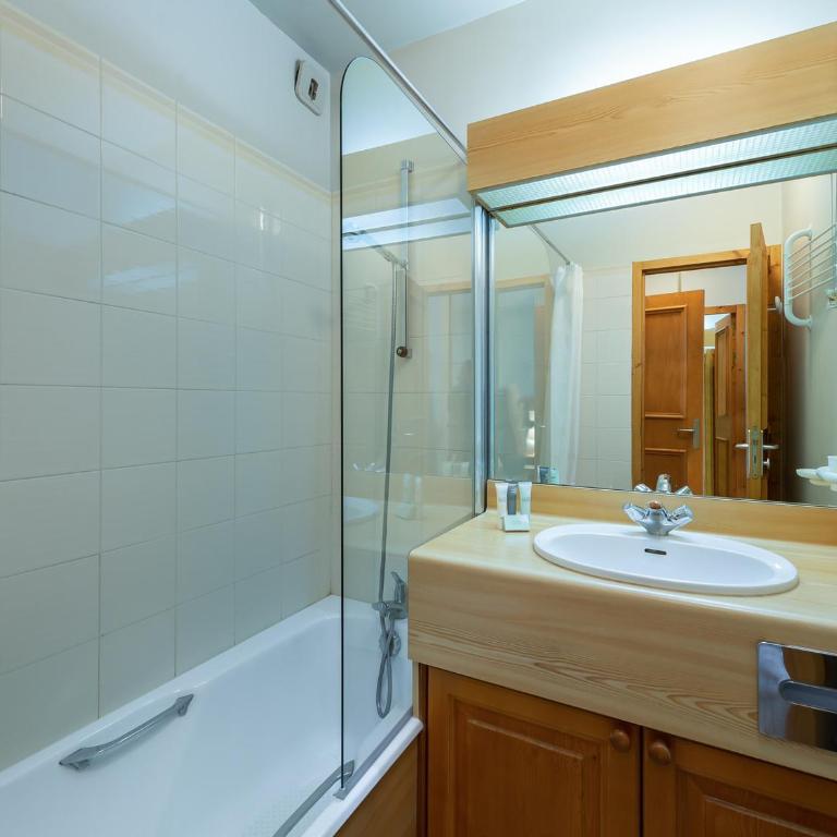 Duplex 3 Pièces avec Mezzanine, Centre de Val d'Isère, Proche des Pistes, Parking et Cheminée - Appartement 2 Chambres - 6