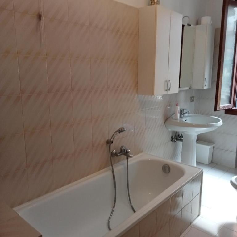 Two Steps from Rialto - Camera Matrimoniale con Bagno in Comune - 23