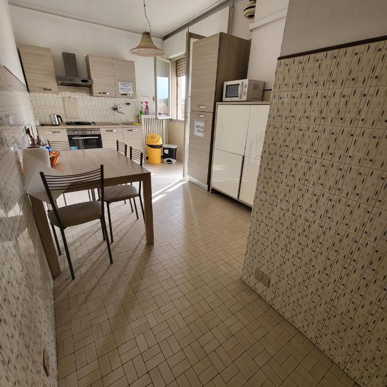 Venice Dream - Camera Tripla Basic con Bagno in Comune - 2