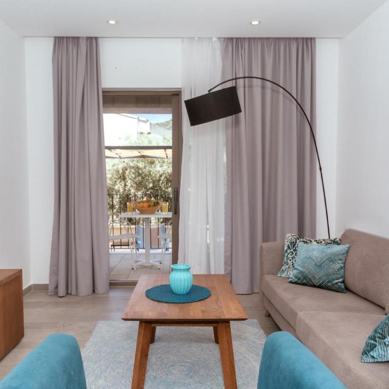Hotel Eleven - One-Bedroom Apartment with Pool View - 4
