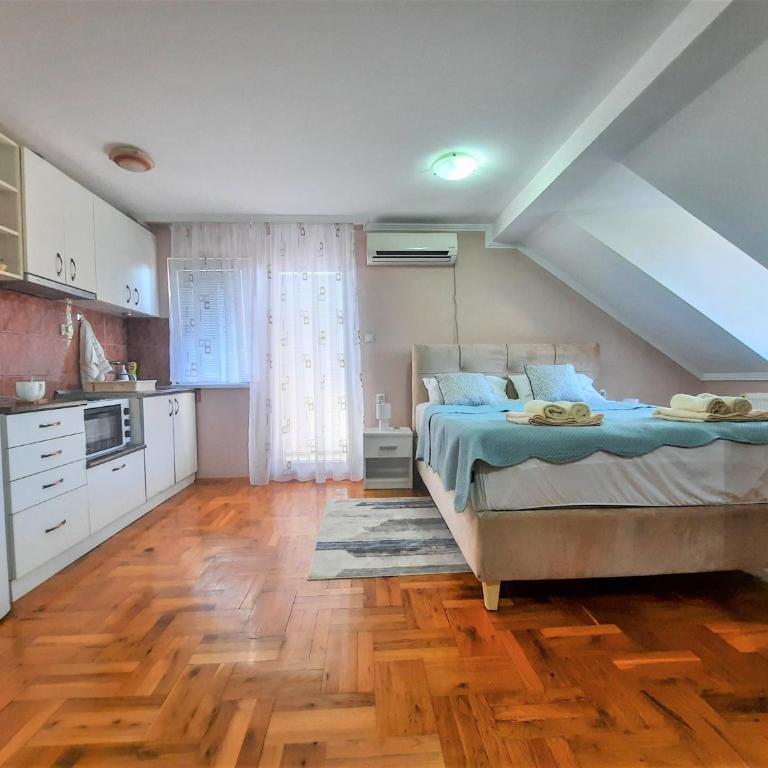 Garden Apartment - One-Bedroom Apartment - 8