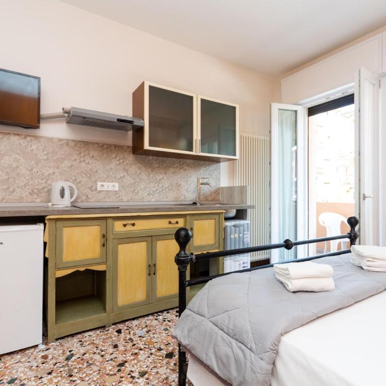 Monti Guesthouse - Monolocale con Terrazza - 6