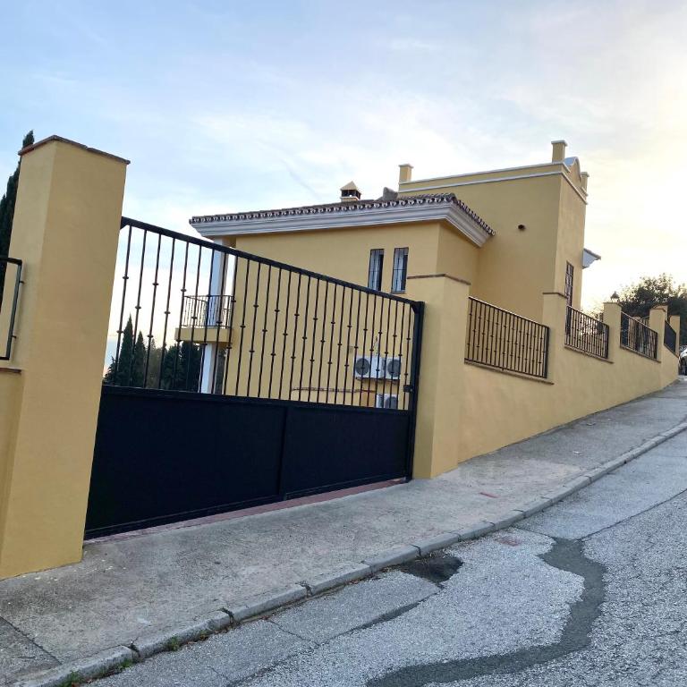 Villa Vista Verde -Sea views -3 Bedrooms -Heated Pool - Villa de 3 dormitorios - 50