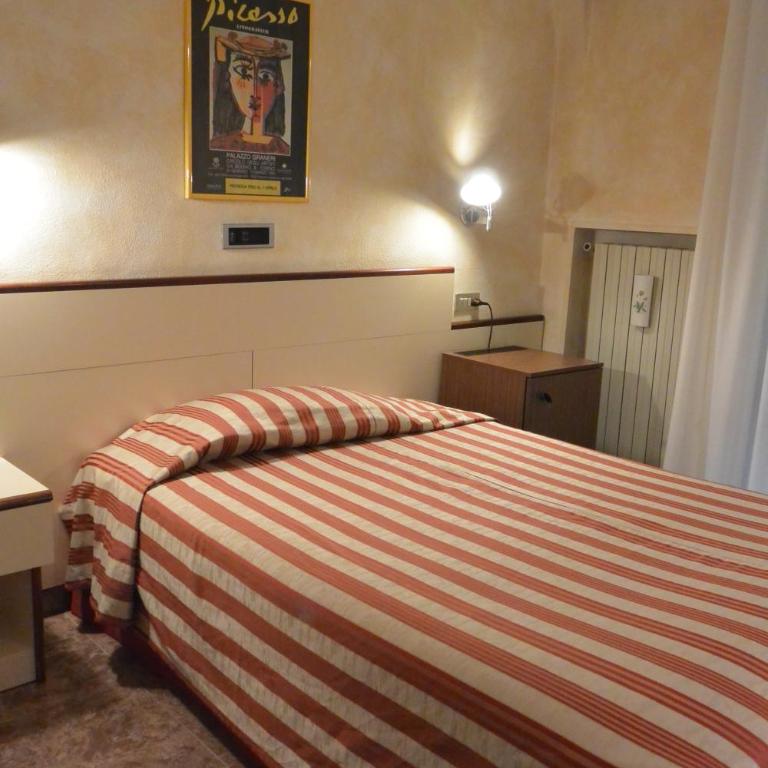Le Petit Hotel - Economy Triple Room - 2