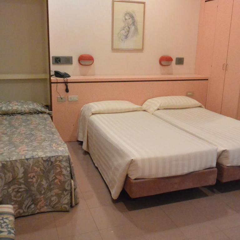 Le Petit Hotel - Standard Triple Room - 4