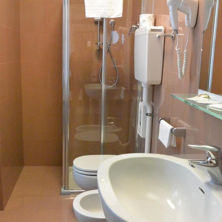 Le Petit Hotel - Standard Triple Room - 3
