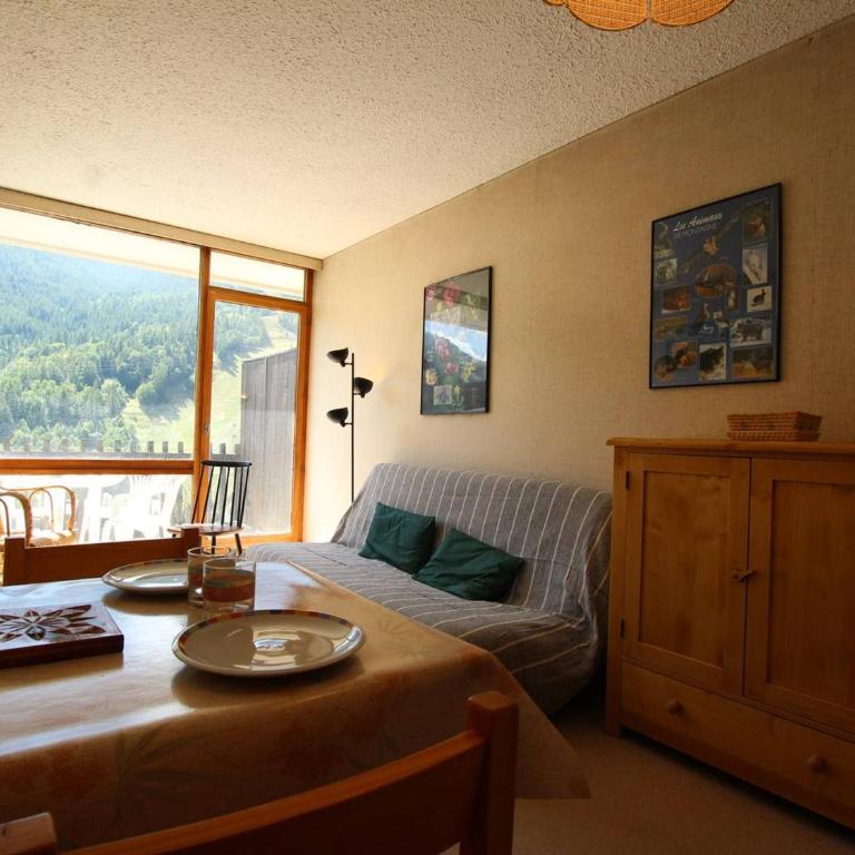Location idéale, 4 pers à Serre-Chevalier, proche pistes, balcon, TV, coin nuit et casier à ski - Appartement 1 Chambre - 6