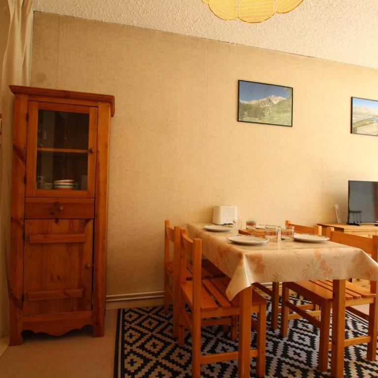 Location idéale, 4 pers à Serre-Chevalier, proche pistes, balcon, TV, coin nuit et casier à ski - Appartement 1 Chambre - 9