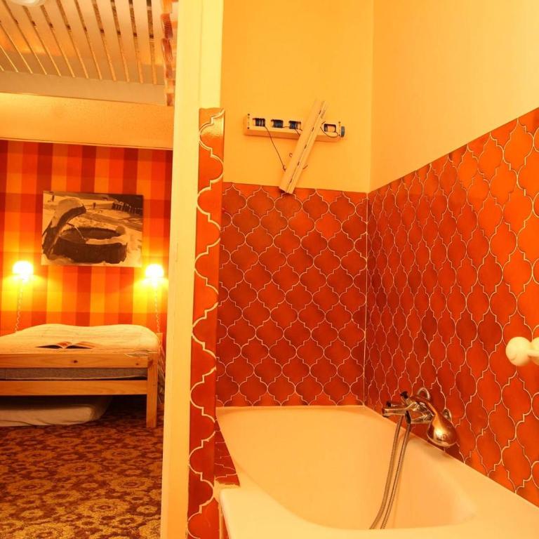 Location idéale, 4 pers à Serre-Chevalier, proche pistes, balcon, TV, coin nuit et casier à ski - Appartement 1 Chambre - 12