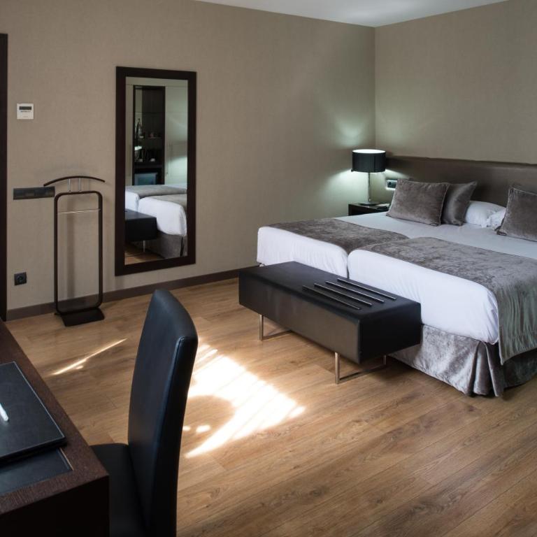 Catalonia Avinyo - Superior Double or Twin Room with Terrace - 2