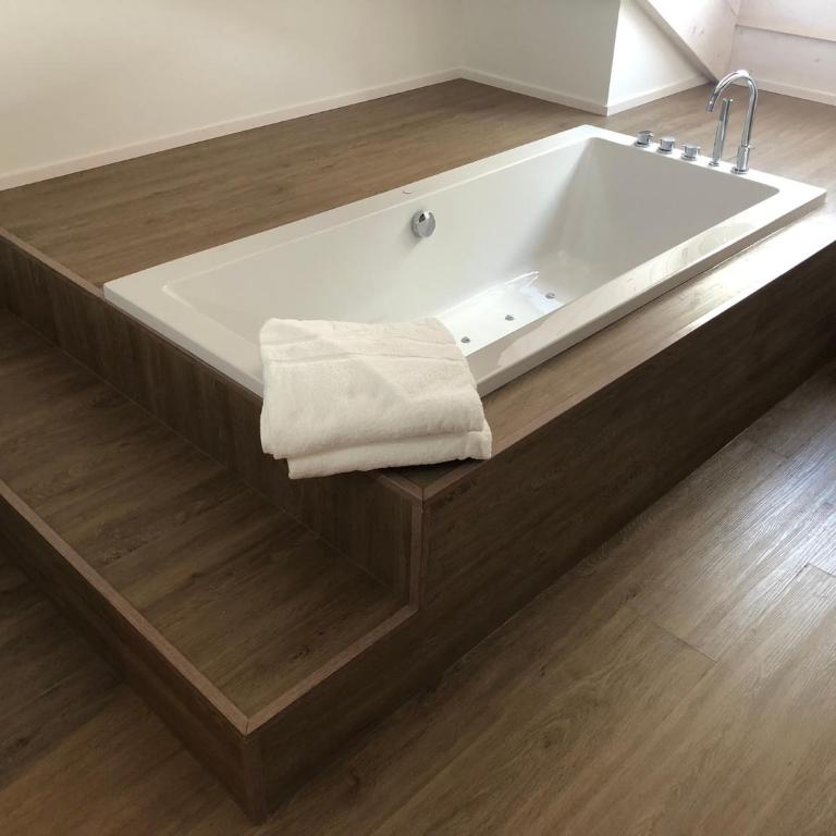 HOTEL MONTE PERDIDO - Suite with Spa Bath - 4