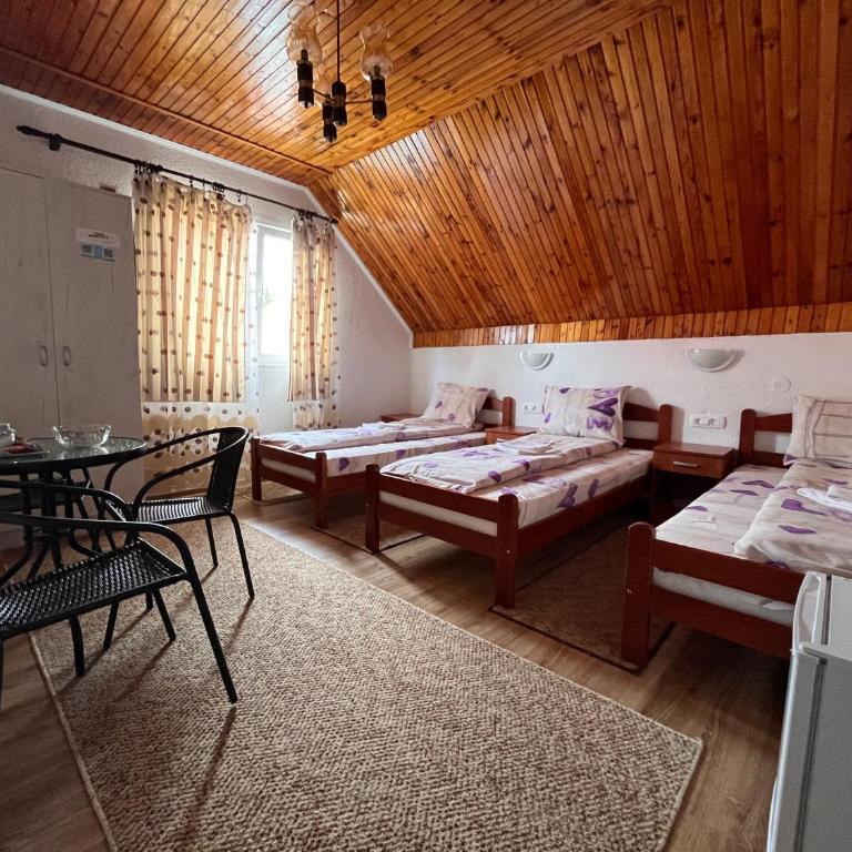 SNAM Rooms&Apartment - Triple Room with Shared Bathroom - 11